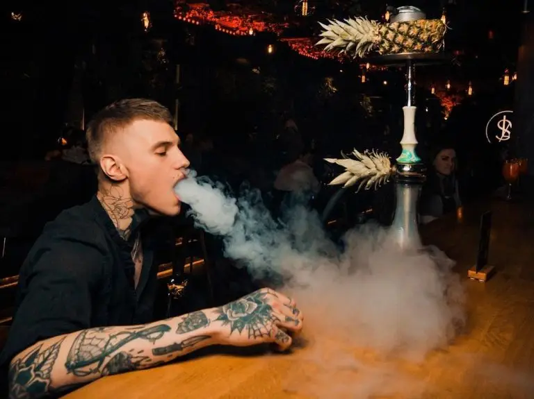 Read more about the article Shisha w Warszawie: Nowe trendy w paleniu fajki wodnej