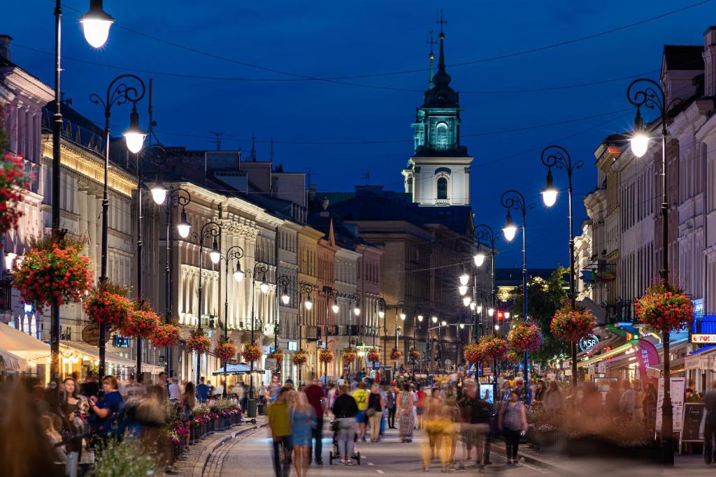 You are currently viewing Przewodnik po okolicy ul. Nowy Świat i Świętokrzyska: Jak spędzić idealny dzień w sercu Warszawy